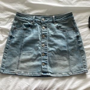 Button denim skirt